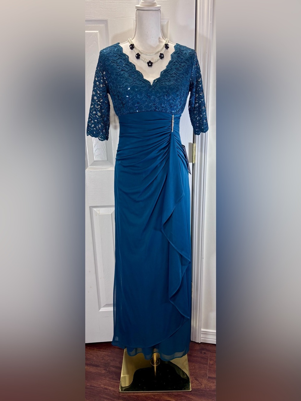 B&A by Betsy & Adam SZ 6-Petite Peacock Lace Ruched V-Neck 3/4 Sleeve Long Gown - Picture 2 of 12
